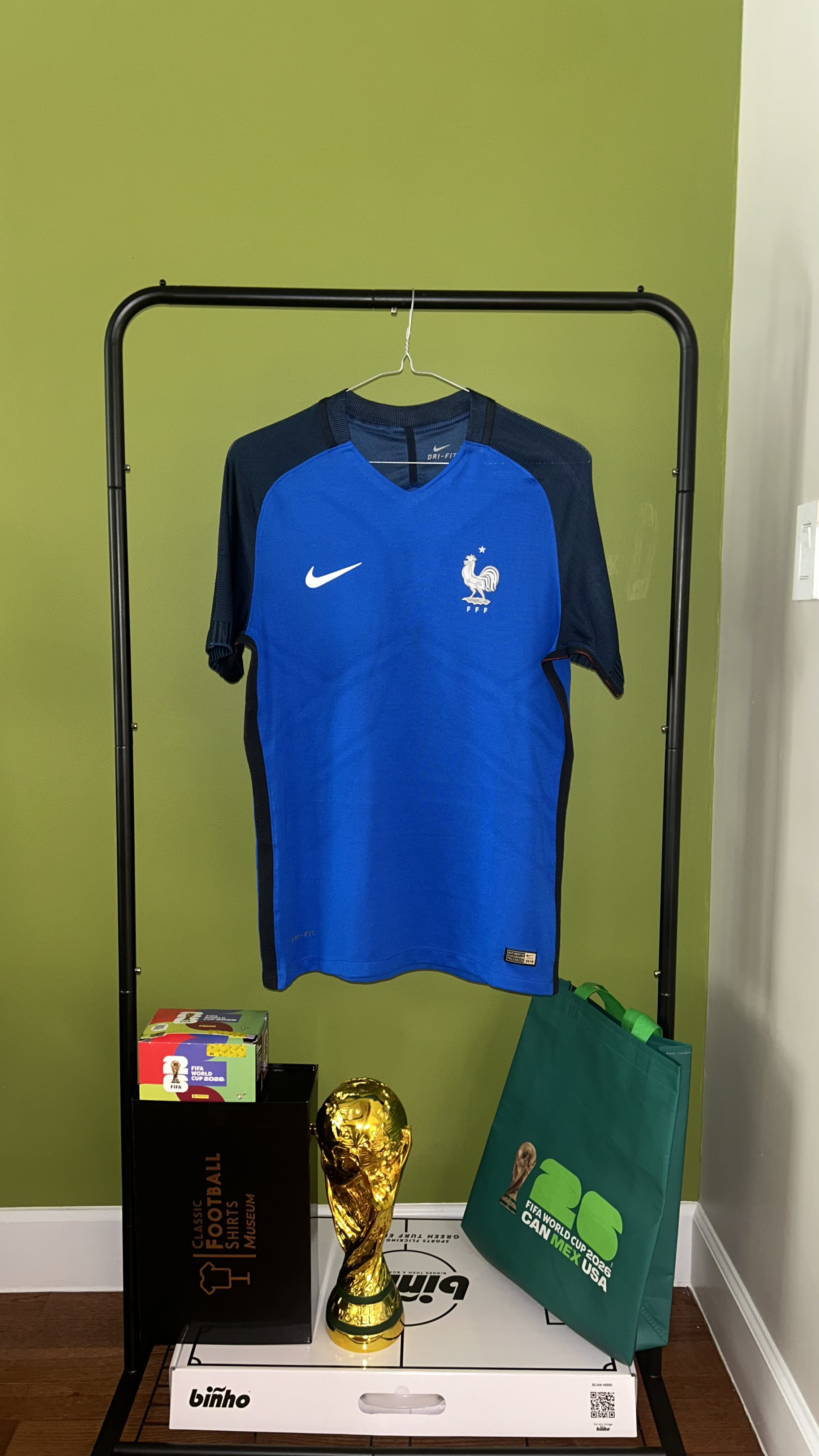 France Home 2016 Player Version — France home (1)