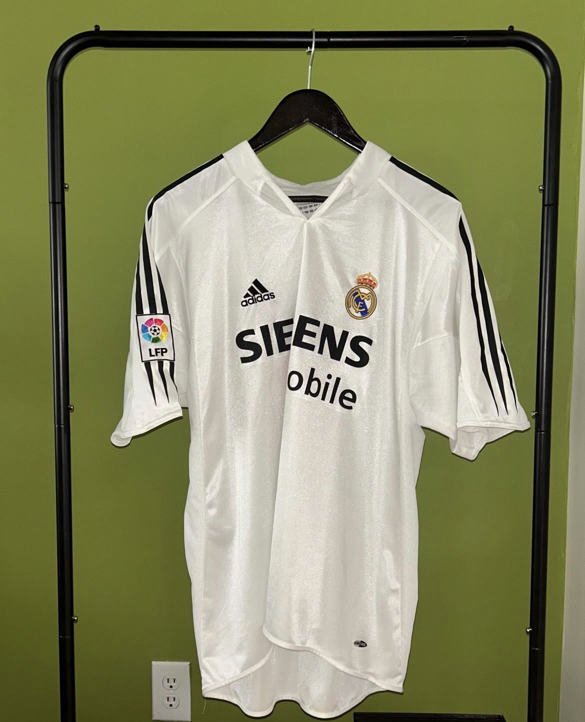 Real Madrid Home 2004/05 Beckham 23 — Beckham 23 (1)